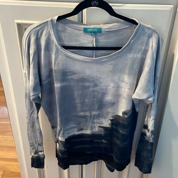 River + Sky Top - Picture 1 of 5